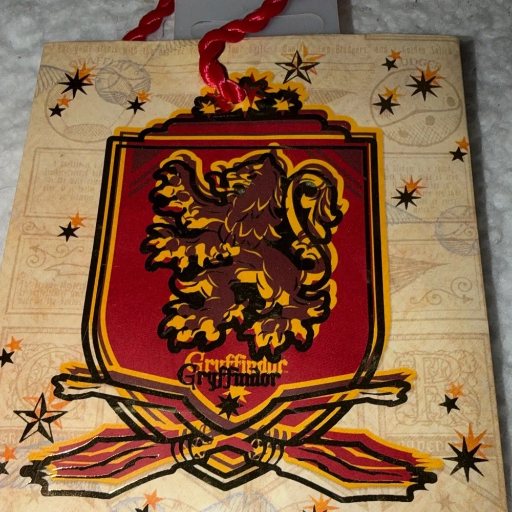 Gryffindor Crest Gift Bag Harry Potter By Hallmark Small‎ 4” x 5”